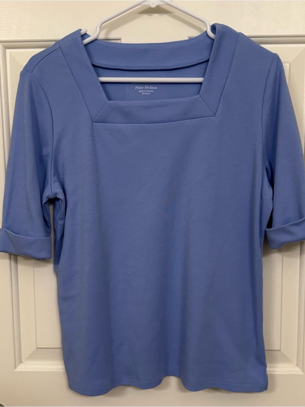 Drapes & Damons Elbow Sleeve Top in a Robins Egg Blue size Med-Petite